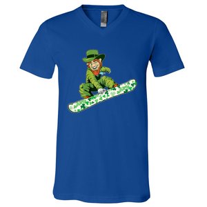 St Saint Patrick's Day Snowboard Leprechaun Snowboarding Great Gift V-Neck T-Shirt