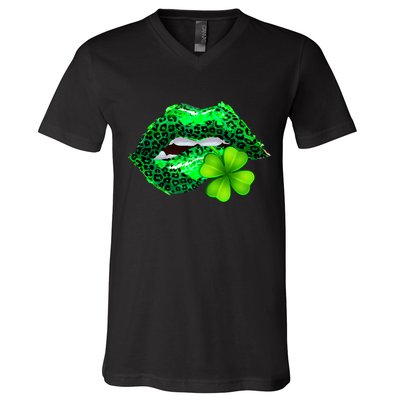 St Patrick's Day Leopard Print Lipstick Shamrock V-Neck T-Shirt