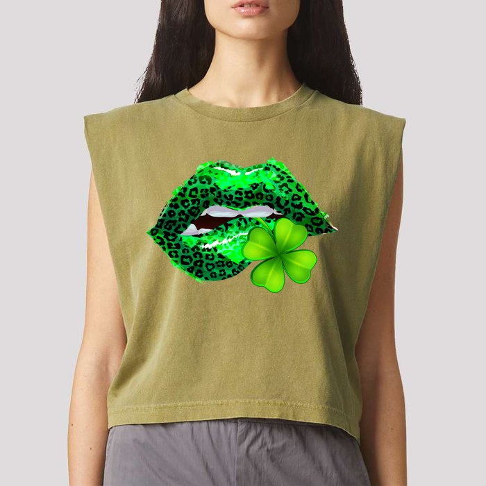 St Patrick's Day Leopard Print Lipstick Shamrock Garment-Dyed Women's Muscle Tee