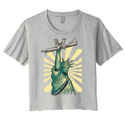 Statue Of Liberty Holding Gun Women's Crop Top Tee