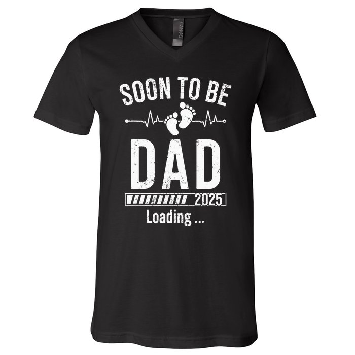 Soon To Be Dad Est 2025 New Dad To Be 2025 V-Neck T-Shirt