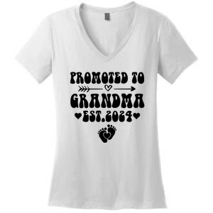 Soon To Be Grandma 2024 Gift Promoted To Grandma Est 2024 Women's V-Neck T-Shirt