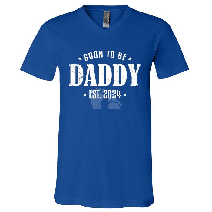 Soon To Be Daddy Est 2024 Vintage Dad To Be Fathers Day Great Gift V-Neck T-Shirt