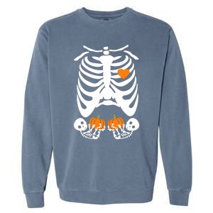 Skeleton Twin Pregnancy Announcement Halloween Pregnant Mom Garment-Dyed Sweatshirt