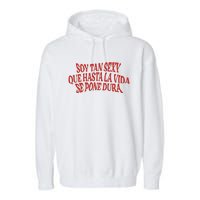 Soy Tan Sexy Que Hasta La Vida Se Pone Dura Garment-Dyed Fleece Hoodie