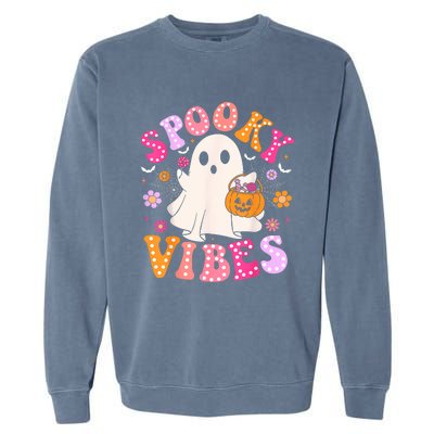 Spooky Vibes Ghost Retro Groovy Halloween Women Garment-Dyed Sweatshirt