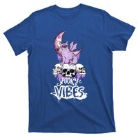 Spooky Vibes Only Halloween With Cat And Skulls Gift T-Shirt