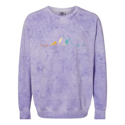 Ski Vintage Skier Heartbeat Mountains Retro Skiing ECG Gifts Colorblast Crewneck Sweatshirt