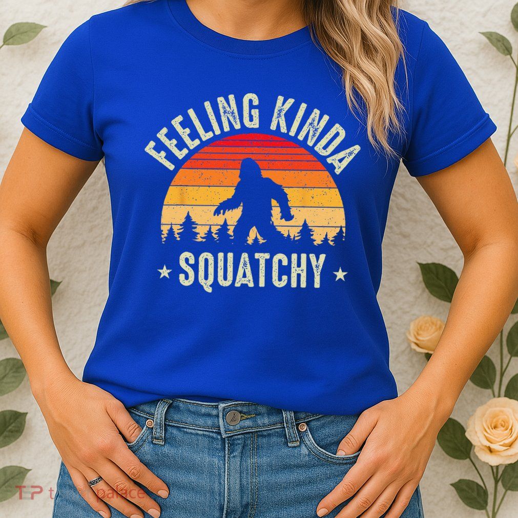 Sasquatch Vintage Sunset Bigfoot Retro Distressed 60s Funny Womens T-Shirt
