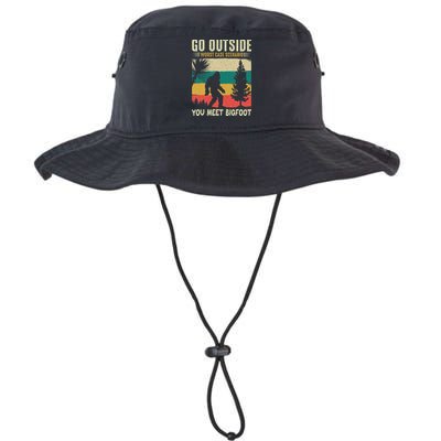 Sasquatch Vintage Sunset Bigfoot Retro Distressed 60s Gift Bucket Hat