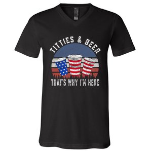 Titties And Beer ThatS Why IM Here Funny Beer 4th Of July V-Neck T-Shirt