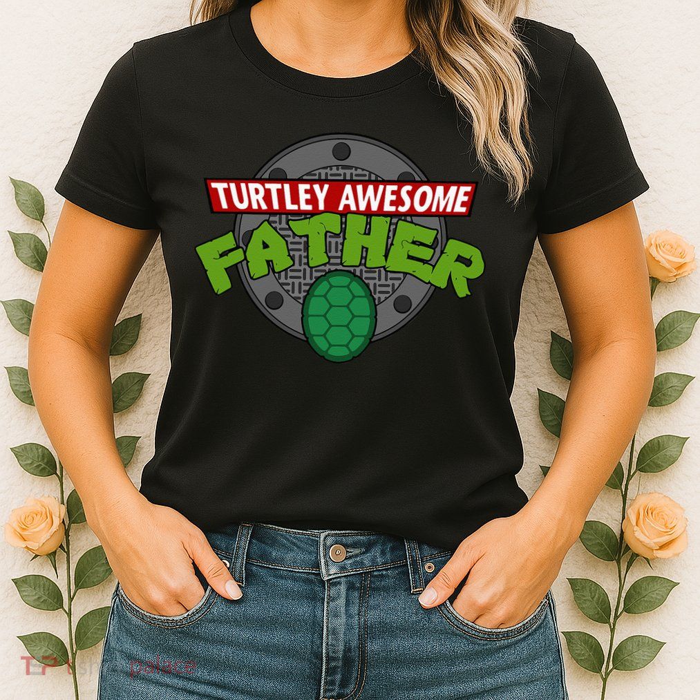 Turtley Awesome Father Awesome Fathers Day Womens T-Shirt
