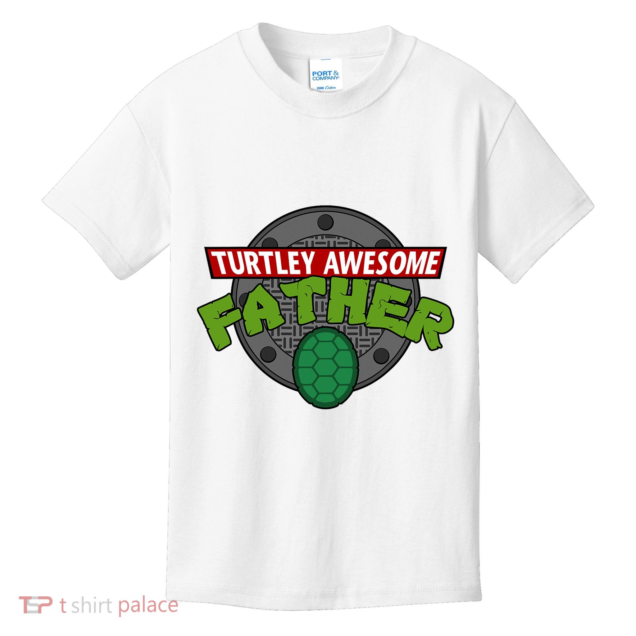 Turtley Awesome Father Awesome Fathers Day Kids T-Shirt