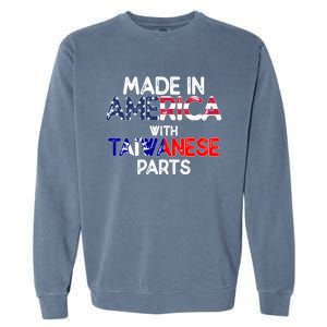 Taiwanese American With Flags Distressed Meaningful Gift Garment-Dyed Sweatshirt