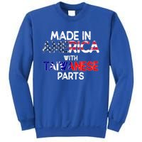 Taiwanese American With Flags Distressed Meaningful Gift Sweatshirt