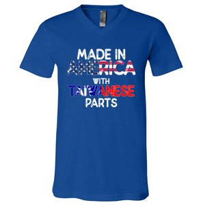 Taiwanese American With Flags Distressed Meaningful Gift V-Neck T-Shirt