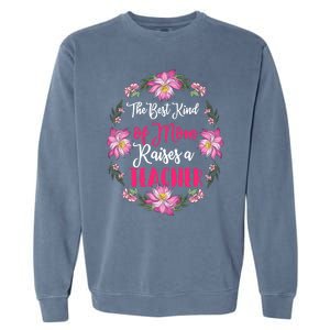 The Best Kind Of Mom Raises A Teacher Gift Cool Gift Garment-Dyed Sweatshirt