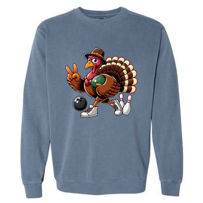 Turkey Bowling Thanksgiving Turkey Playing Bowling Turkey Garment-Dyed Sweatshirt