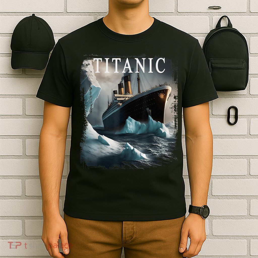 Titanic Boat Vintage Cruise Ship Sailing in 1912 hit Iceberg T-Shirt