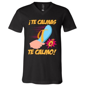 Te Calmas Ó Te Calmo Funny Spanish Funny Latina Mom V-Neck T-Shirt