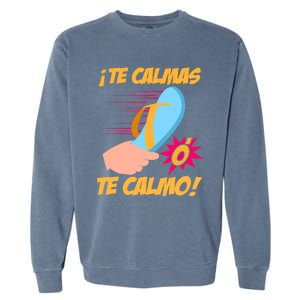 Te Calmas Ó Te Calmo Funny Spanish Funny Latina Mom Garment-Dyed Sweatshirt