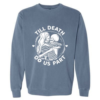 Till Death Do Us Part Funny Skeleton Couple Kissing Garment-Dyed Sweatshirt