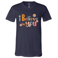 Testing Day Motivational Teacher Groovy I Believe In You V-Neck T-Shirt