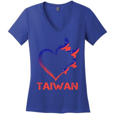 Taiwan Flag Heart Vintage Taiwanese Lovers Taiwan Cute Gift Women's V-Neck T-Shirt