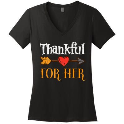 Thankful For Her Arrow Thanksgiving Matching Couple Women's V-Neck T-Shirt