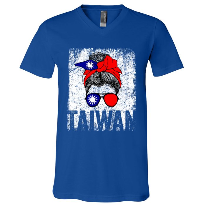 Taiwan Flag Taiwanese Retro Vintage Cute Meaningful Gift V-Neck T-Shirt