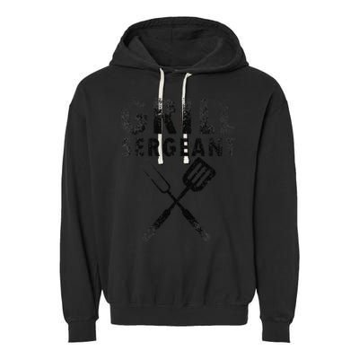 THE GRILL SERGEANT Funny Fathers Day BBQ Dad Joke Garment-Dyed Fleece Hoodie