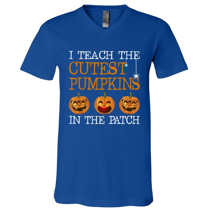 Teacher Halloween I Teach The Cutest Pumpkins In The Patch Cool Gift V-Neck T-Shirt