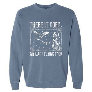 There It Goes My Last Flying Funny Halloween Skeleton Bat Garment-Dyed Sweatshirt