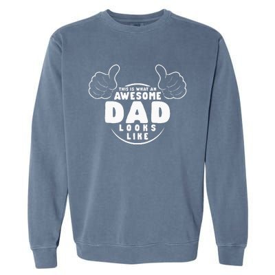 This Is What An Awesome Dad Looks Like Shirts Funny For Dad Garment-Dyed Sweatshirt