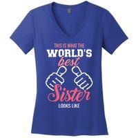 This Is What The WorldS Best Sister Looks Like Gift Women's V-Neck T-Shirt