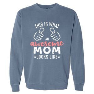 This Is What An Awesome Mom Looks Like Mother's Day Cute Gift Garment-Dyed Sweatshirt