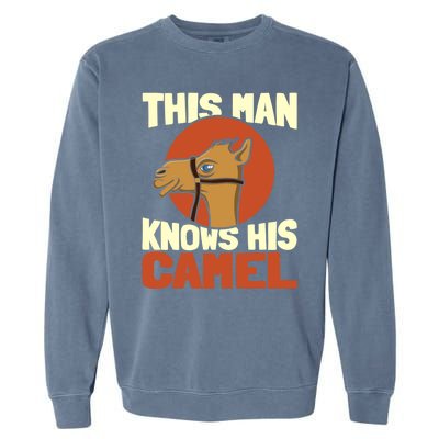 This Knows His Camels Gift Dromedary Dessert Camel Funny Gift Garment-Dyed Sweatshirt