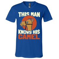 This Knows His Camels Gift Dromedary Dessert Camel Funny Gift V-Neck T-Shirt