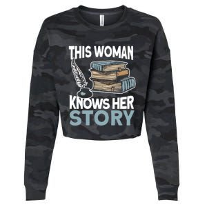 This Knows Her Story Meaningful Gift Literature Book Writer And Author Gift Cropped Pullover Crew