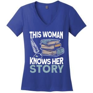 This Knows Her Story Meaningful Gift Literature Book Writer And Author Gift Women's V-Neck T-Shirt