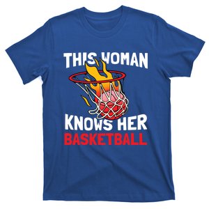 This Knows Her Basketball Gift Streetball Basketball Cool Gift T-Shirt