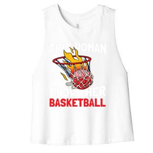 This Knows Her Basketball Gift Streetball Basketball Cool Gift Women's Racerback Cropped Tank