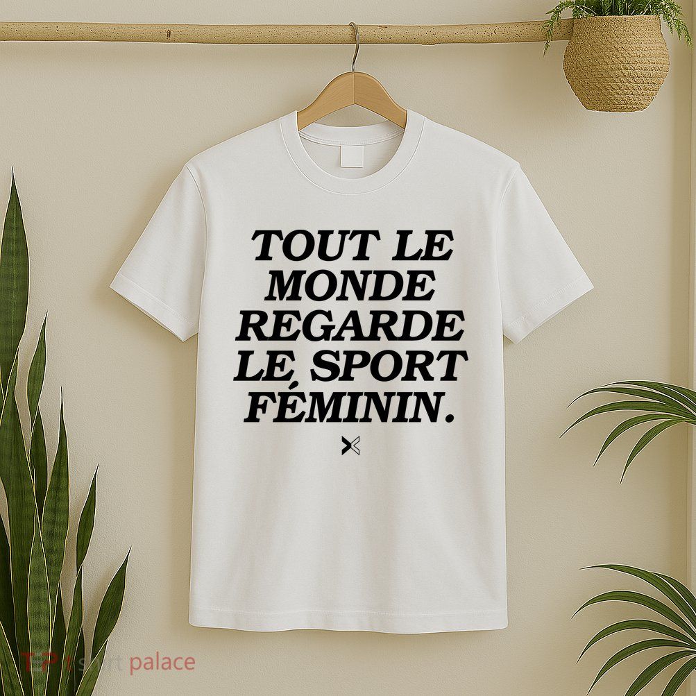 Tout Le Monde Regarde Le Sport FéMinin T-Shirt