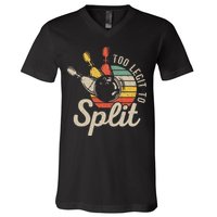 Too Legit To Split Retro Bowling Funny Bowler Bowling Team V-Neck T-Shirt