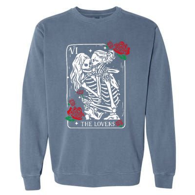 The Lovers Tarot Card Occult Skeleton Roses Gothic Kissing Garment-Dyed Sweatshirt