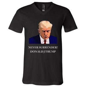 Trump Mugshot Never Surrender Funny Trump 2024 V-Neck T-Shirt