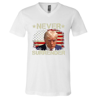 Trump Mug Shot Never Surrender Pro Trump American Flag V-Neck T-Shirt