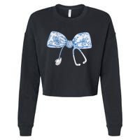 Toile Nurse Bow Blue Coquette Nurse Stethoscope Bow Cropped Pullover Crew