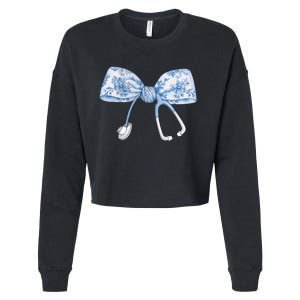 Toile Nurse Bow Blue Coquette Nurse Stethoscope Bow Cropped Pullover Crew