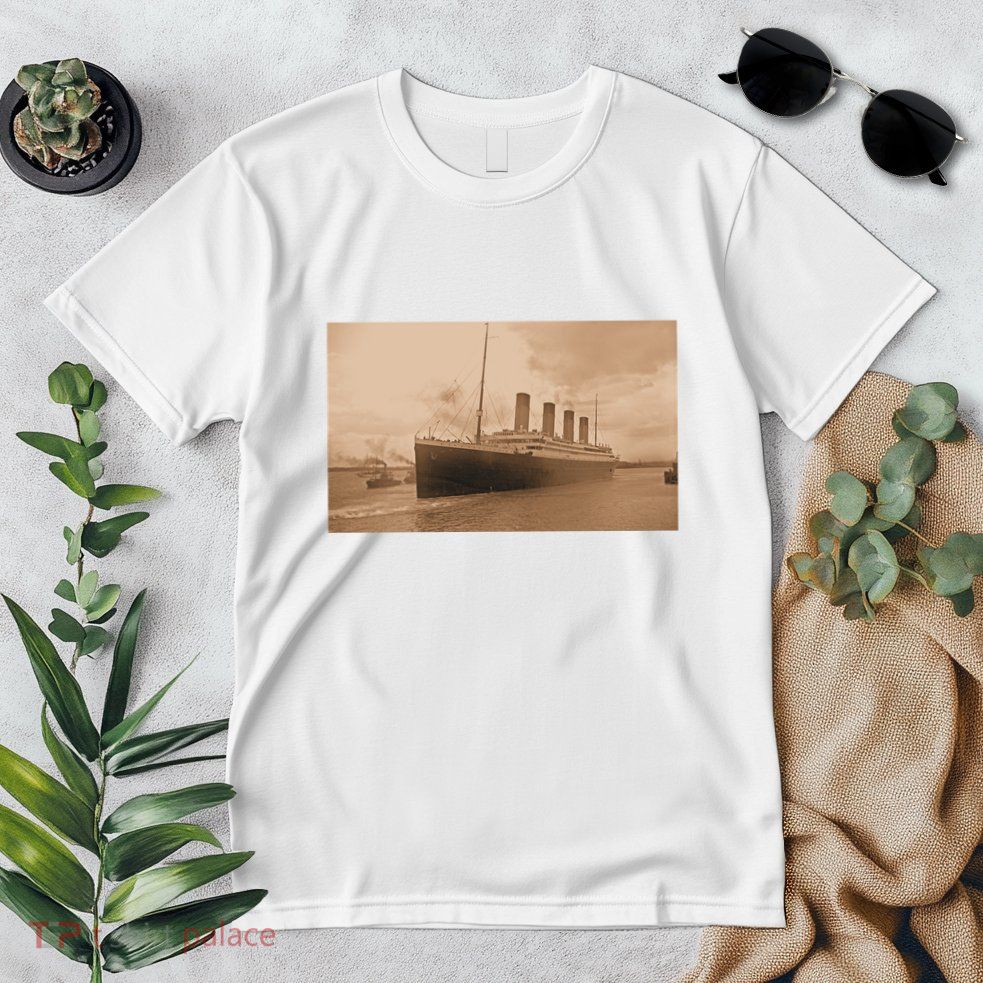 Titanic Original Photo Sepia 1912 Premium T-Shirt